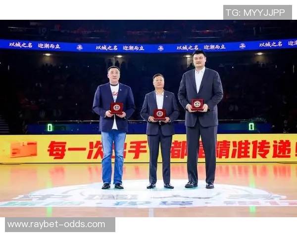 姚明与队友们携手共进共同书写篮球传奇的辉煌篇章