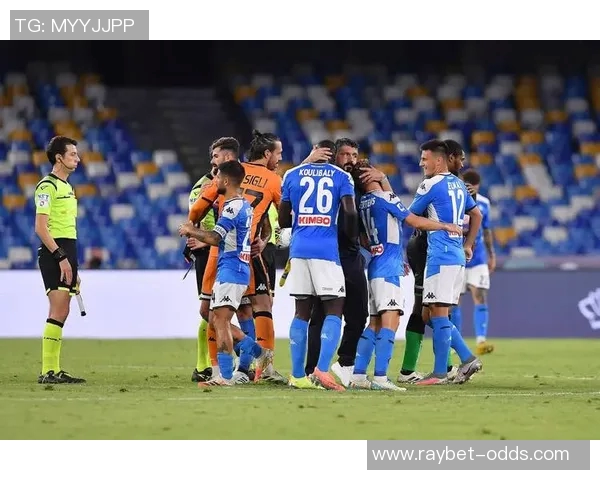 足总杯精彩对决那不勒斯轻松战胜本菲卡红牌事件引发全场热议