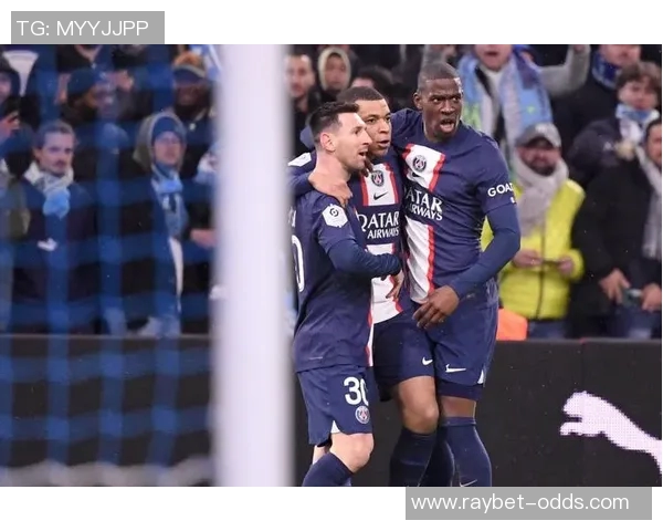 德甲精彩对决:里昂与巴黎圣日耳曼平局后点球大战引发全场热烈反响